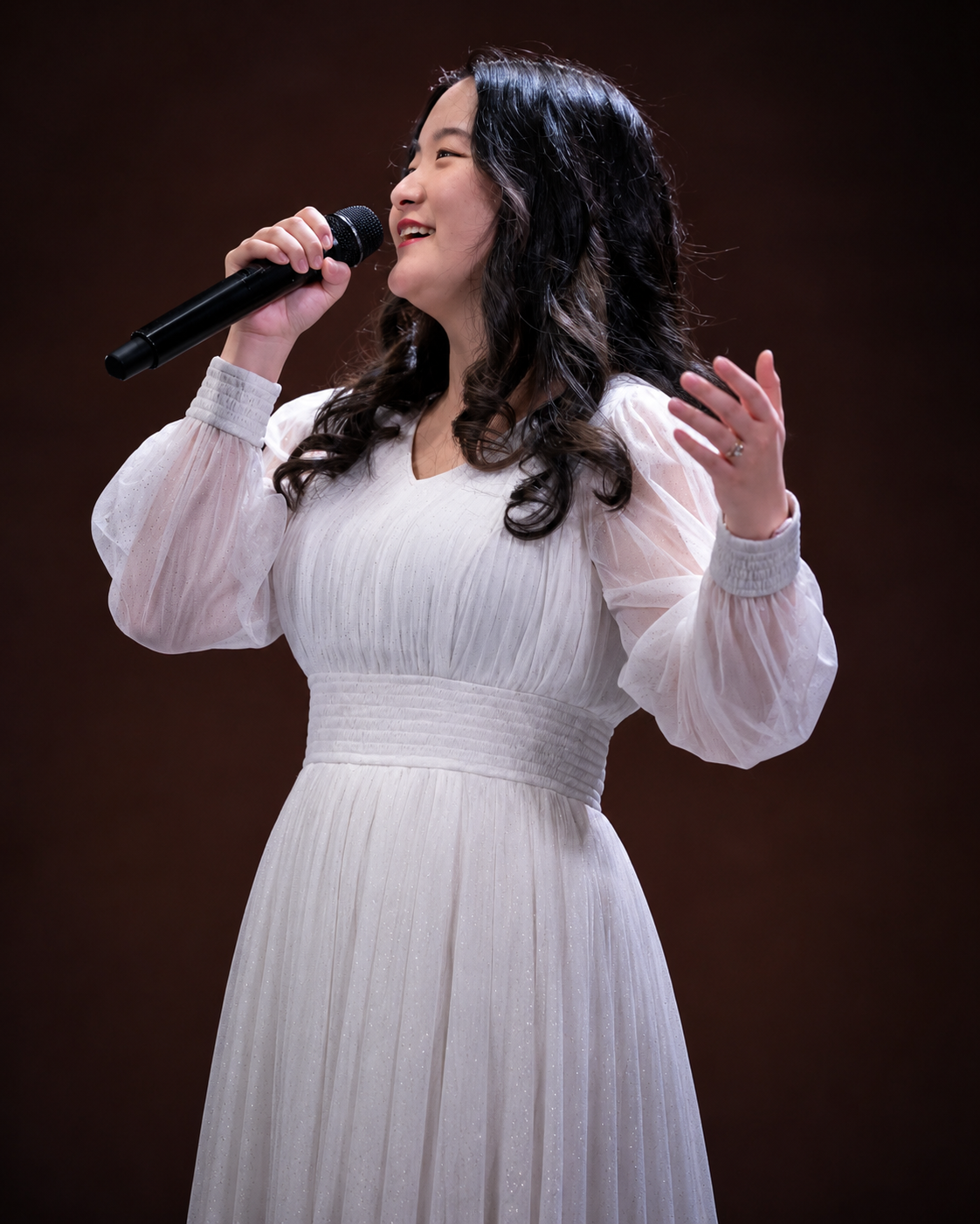Chloe Cox, Lyric Coloratura Mezzo-Soprano