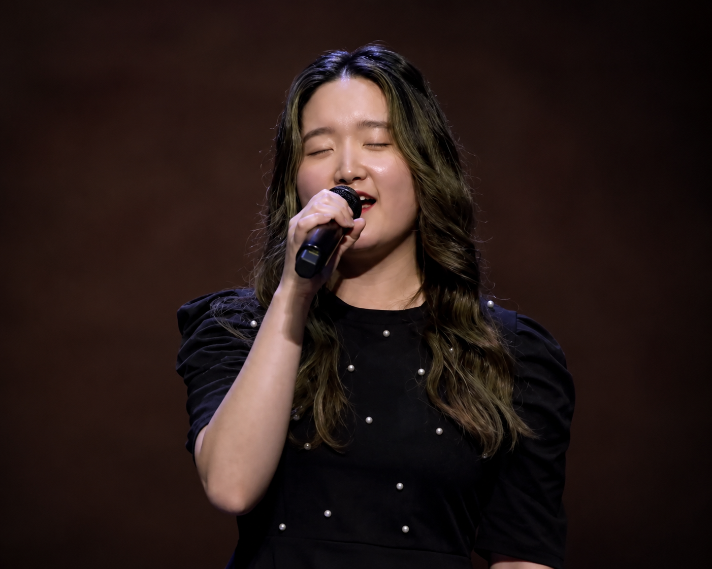 Chloe Cox performing in black dress